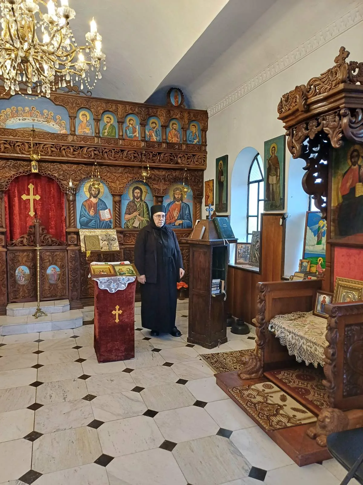 Дарение в размер на 715 евро беше направено за манастирския храм „Свети Апостоли Петър и Павел“ ⛪ край шуменското село Златар 🌄.